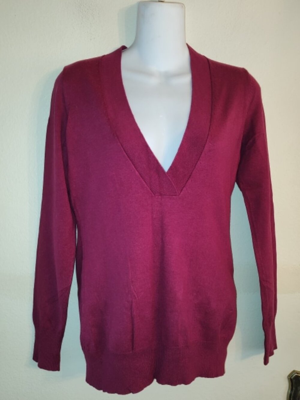 Babana Republic Women's Cashmere Silk Wool Blend Rasberry V-Neck Sweater Sz S